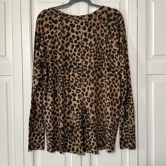 Women’s leopard top size medium. Super soft and in great condition - Picture 6 of 8